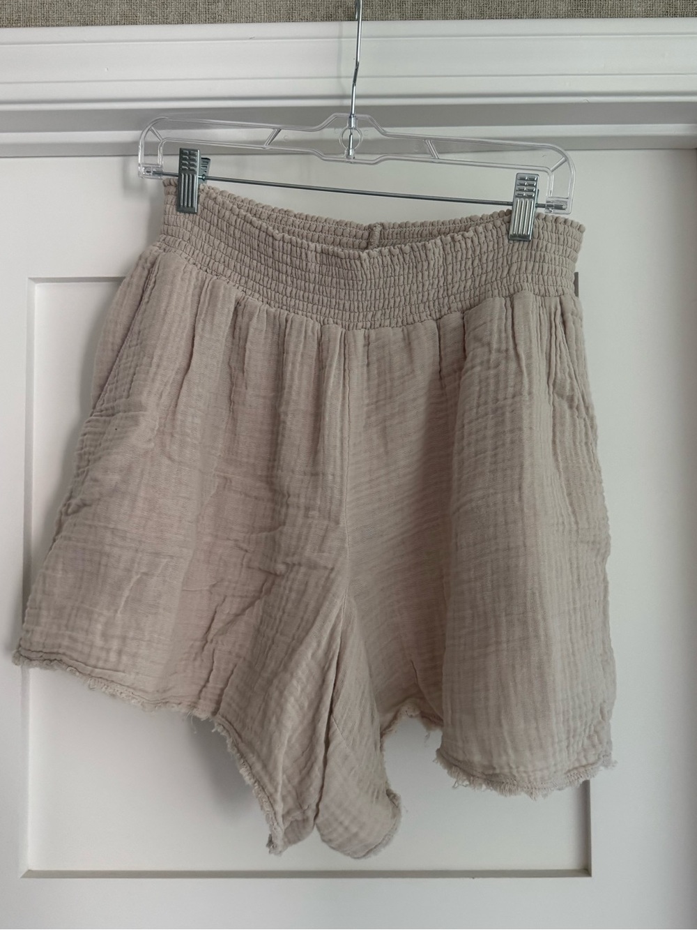 Michael Stars Gauze Women’s Shorts in Taupe. Lined. Size XL